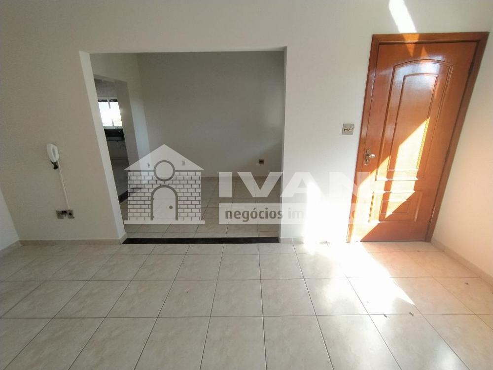 Alugar Casa / Padrão em Uberlândia R$ 2.900,00 - Foto 8