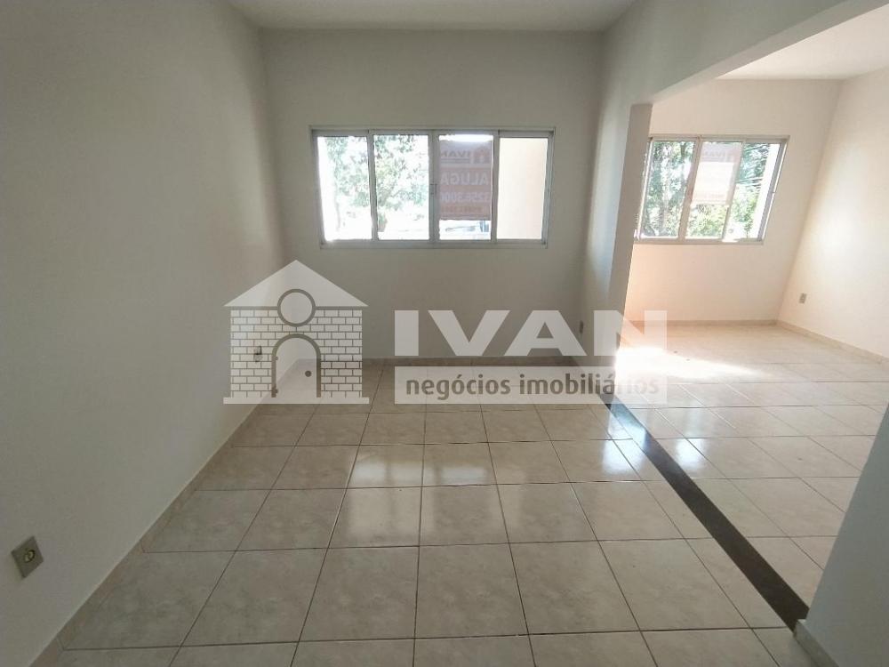 Alugar Casa / Padrão em Uberlândia R$ 2.900,00 - Foto 10