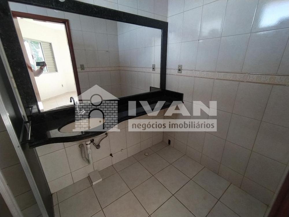 Alugar Casa / Padrão em Uberlândia R$ 2.900,00 - Foto 24