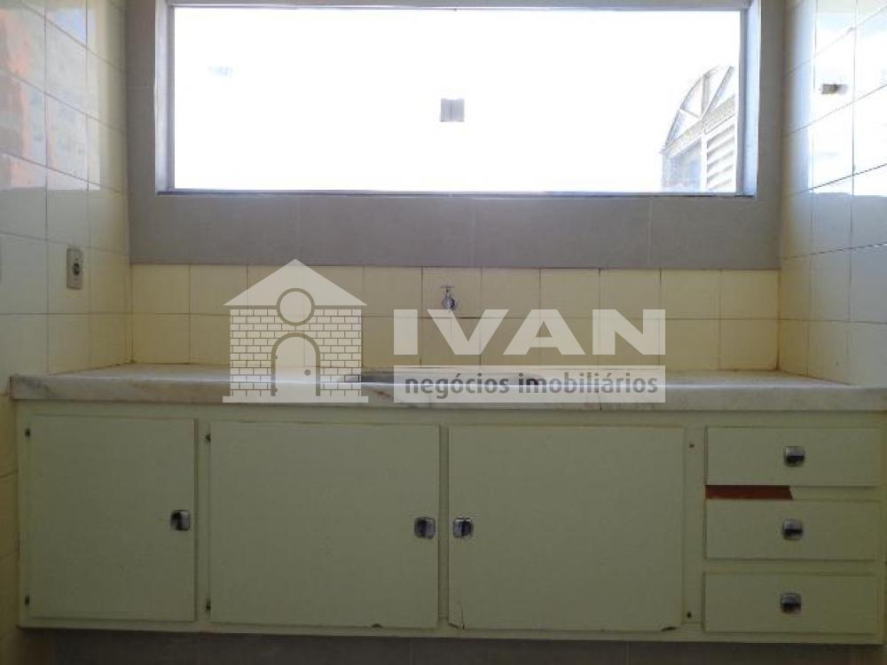 Alugar Apartamento / Padrão em Uberlândia R$ 1.100,00 - Foto 4