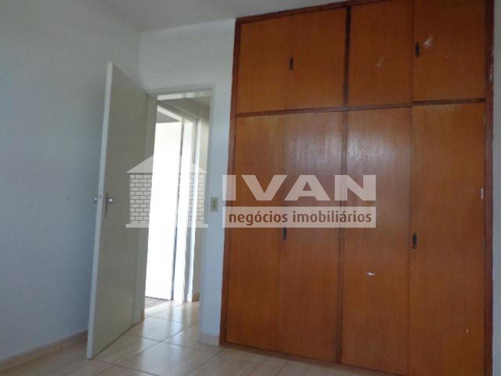 Alugar Apartamento / Padrão em Uberlândia R$ 1.100,00 - Foto 9
