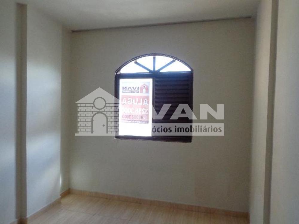 Alugar Apartamento / Padrão em Uberlândia R$ 1.100,00 - Foto 8
