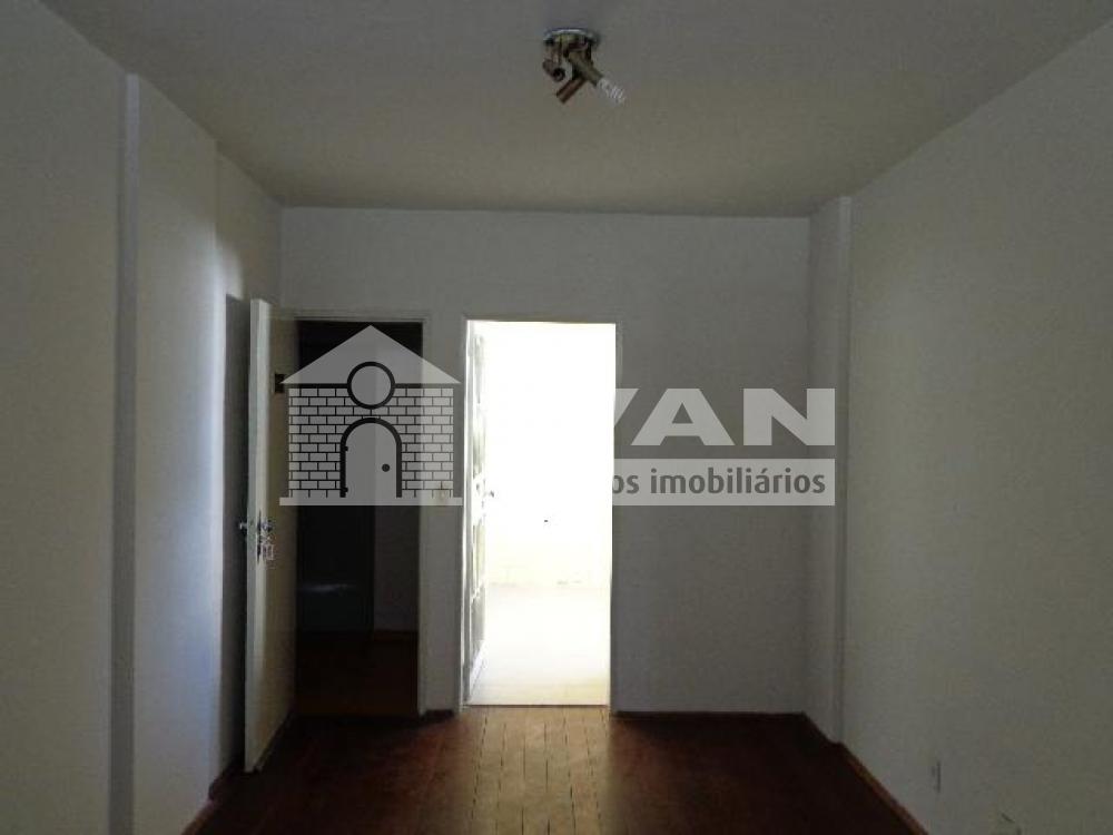 Alugar Apartamento / Padrão em Uberlândia R$ 1.100,00 - Foto 3