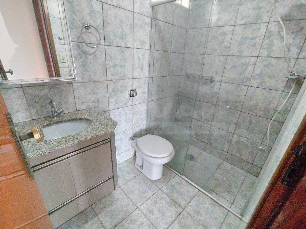 Alugar Apartamento / Padrão em Uberlândia R$ 1.600,00 - Foto 18