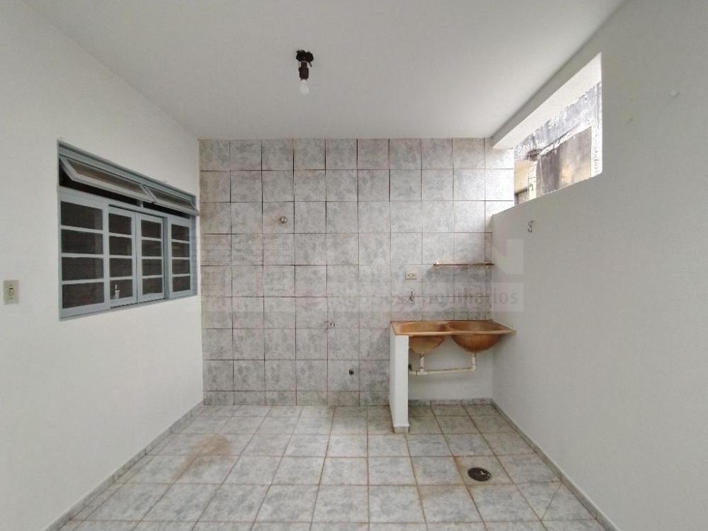 Alugar Apartamento / Padrão em Uberlândia R$ 1.600,00 - Foto 12