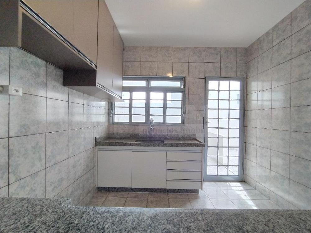Alugar Apartamento / Padrão em Uberlândia R$ 1.600,00 - Foto 10