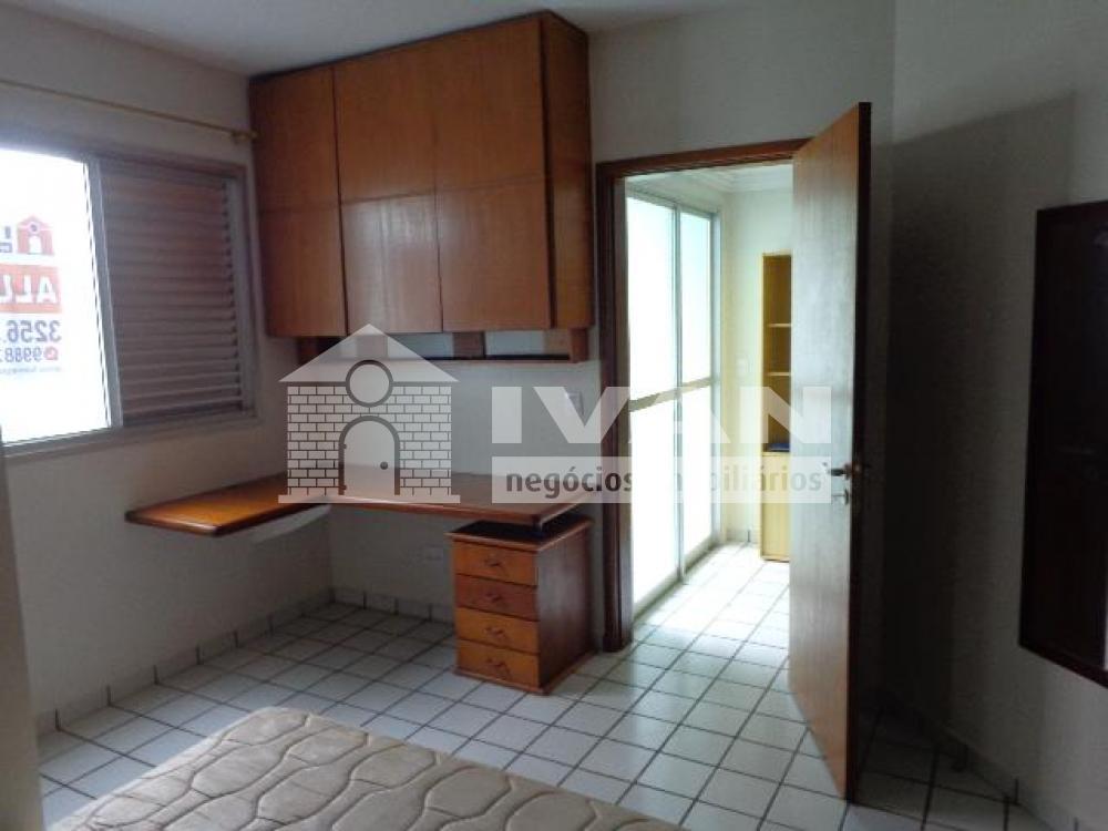 Alugar Apartamento / Padrão em Uberlândia R$ 2.300,00 - Foto 2