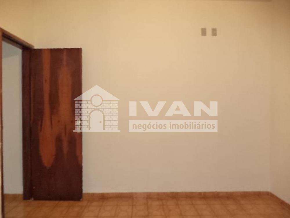 Alugar Casa / Padrão em Uberlândia R$ 1.500,00 - Foto 6