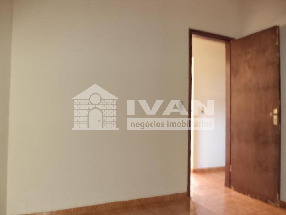 Alugar Casa / Padrão em Uberlândia R$ 1.500,00 - Foto 9