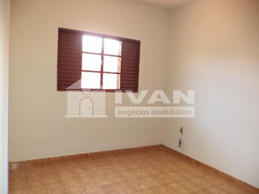 Alugar Casa / Padrão em Uberlândia R$ 1.500,00 - Foto 12