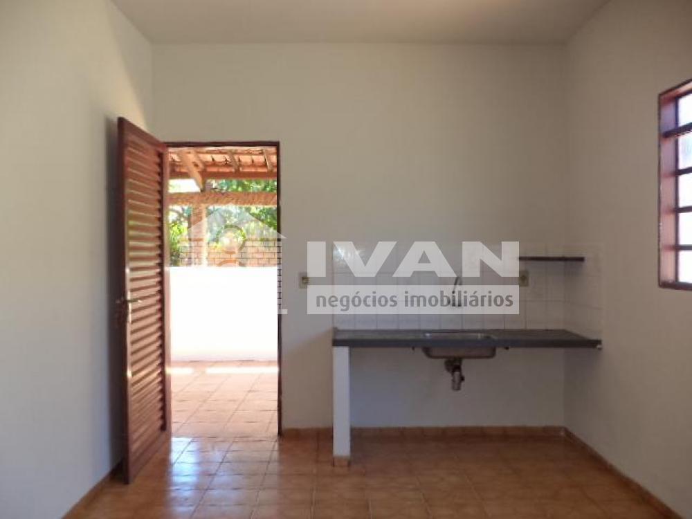 Alugar Casa / Padrão em Uberlândia R$ 1.500,00 - Foto 13