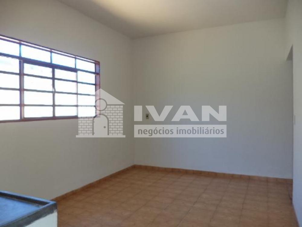 Alugar Casa / Padrão em Uberlândia R$ 1.500,00 - Foto 14