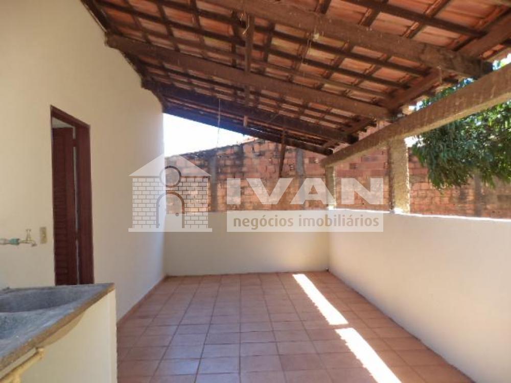 Alugar Casa / Padrão em Uberlândia R$ 1.500,00 - Foto 16