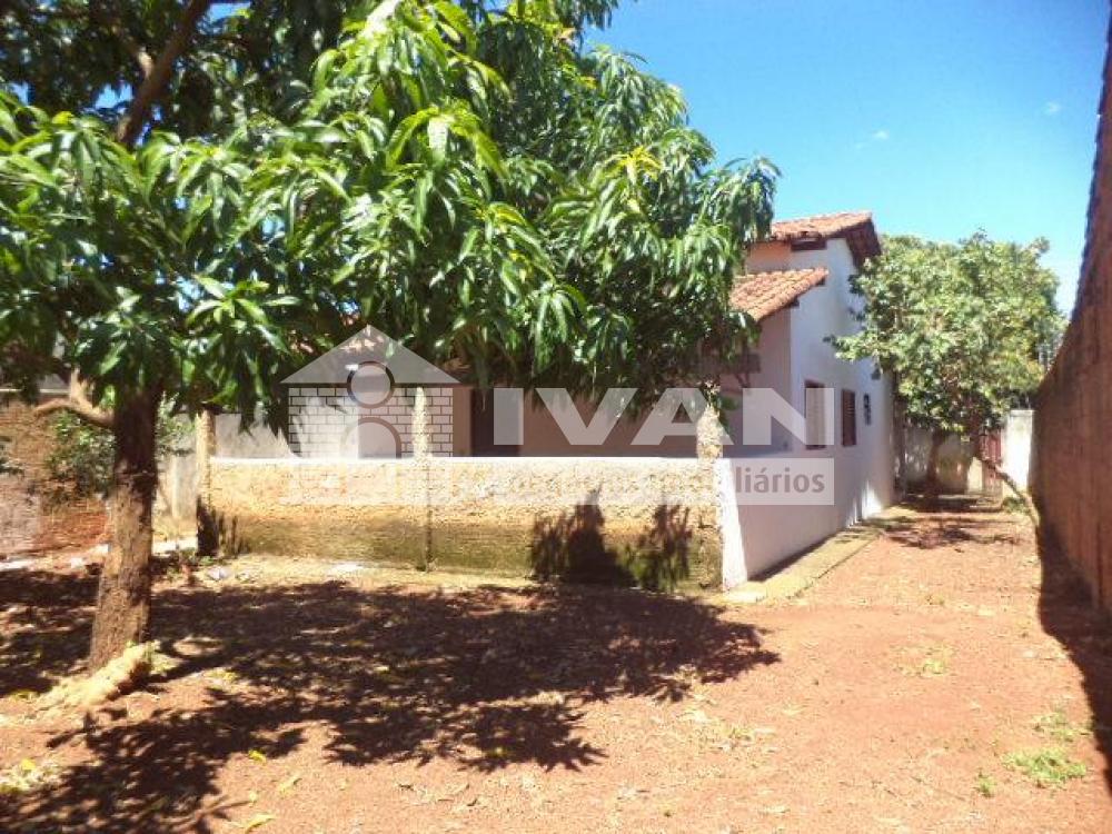 Alugar Casa / Padrão em Uberlândia R$ 1.500,00 - Foto 18