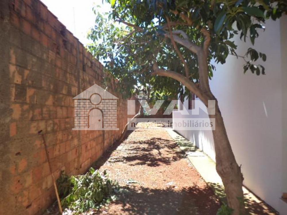Alugar Casa / Padrão em Uberlândia R$ 1.500,00 - Foto 20