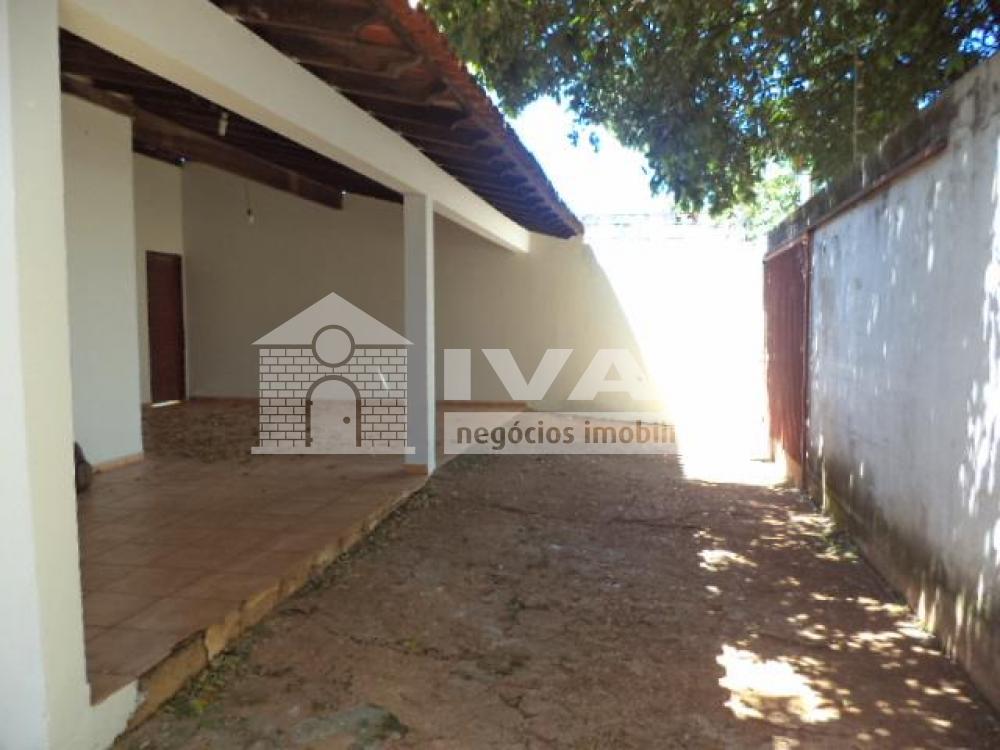 Alugar Casa / Padrão em Uberlândia R$ 1.500,00 - Foto 21