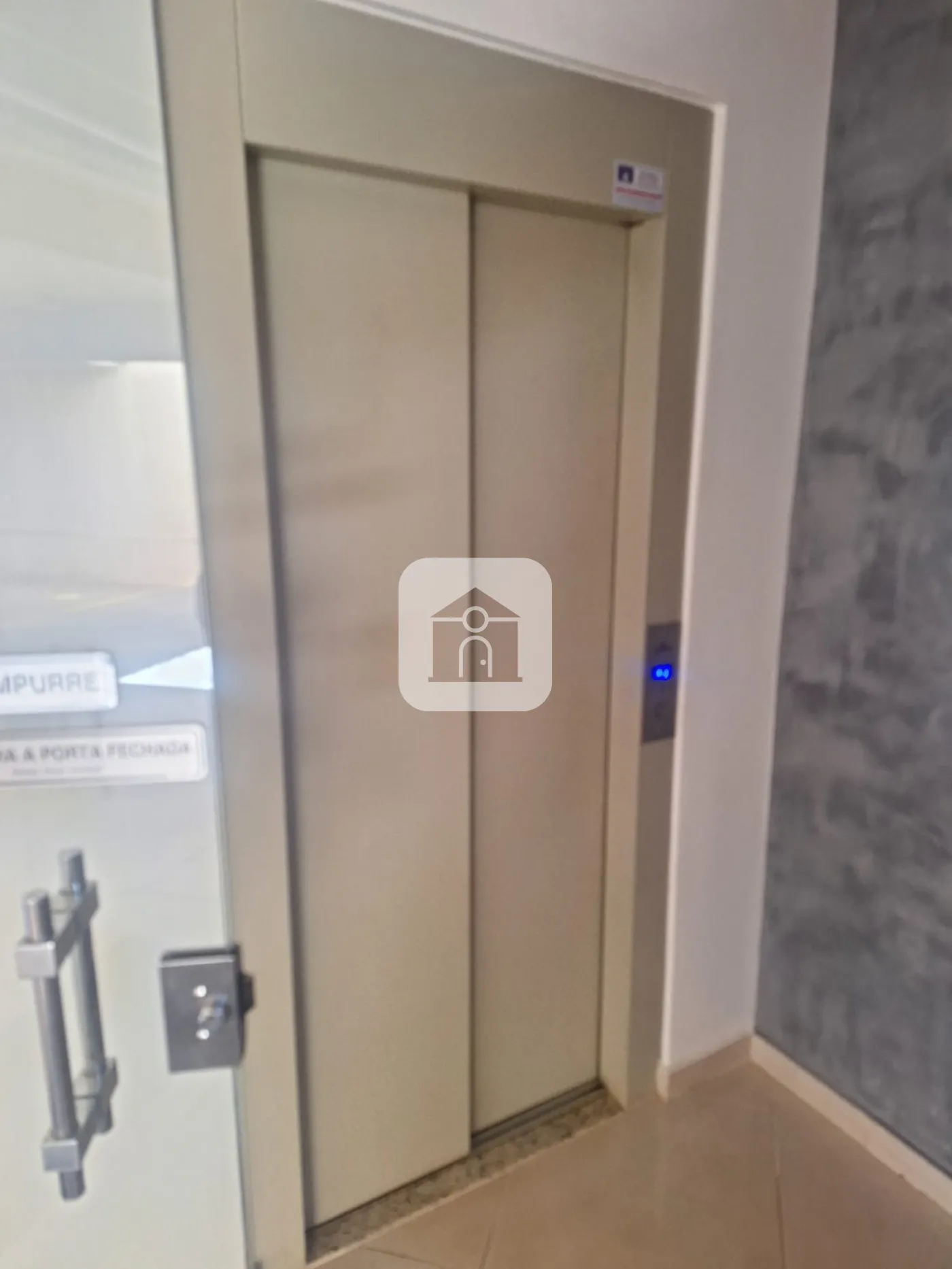 Alugar Apartamento / Padrão em Uberlândia R$ 800,00 - Foto 2