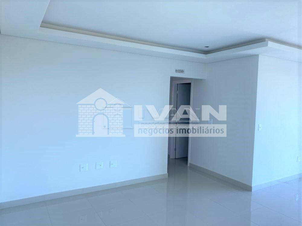 Comprar Apartamento / Padrão em Uberlândia R$ 770.000,00 - Foto 4