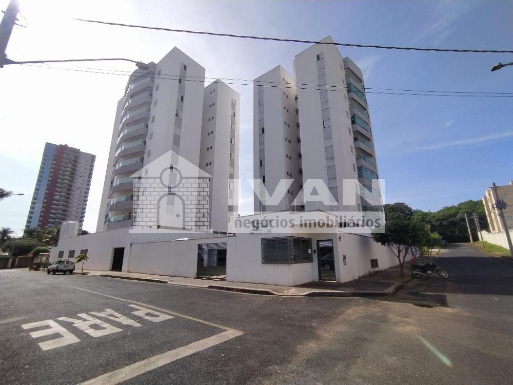 Alugar Apartamento / Padrão em Uberlândia R$ 2.500,00 - Foto 1