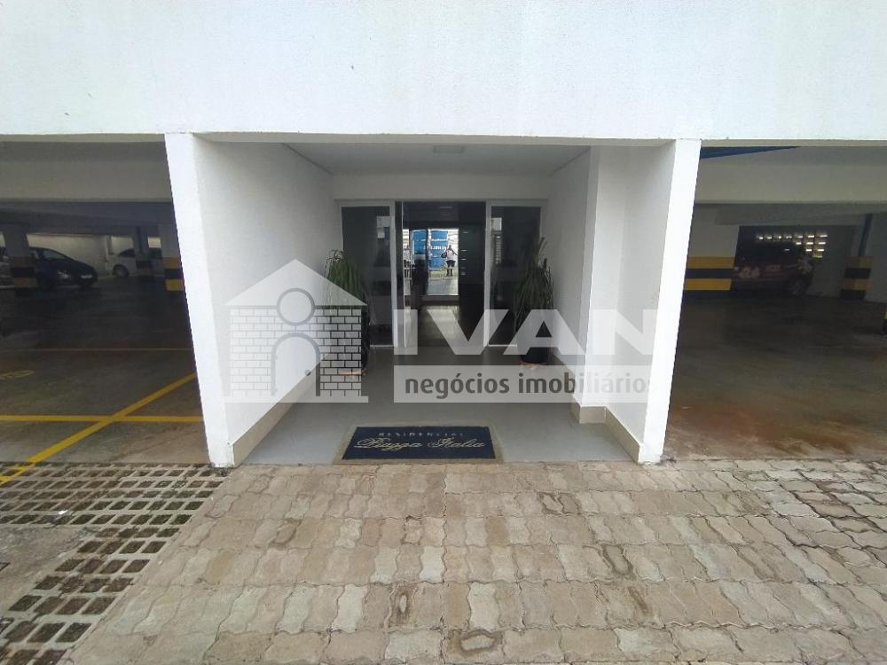 Alugar Apartamento / Padrão em Uberlândia R$ 2.500,00 - Foto 3