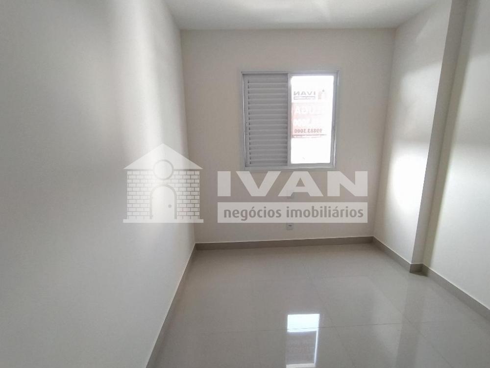 Alugar Apartamento / Padrão em Uberlândia R$ 2.500,00 - Foto 12