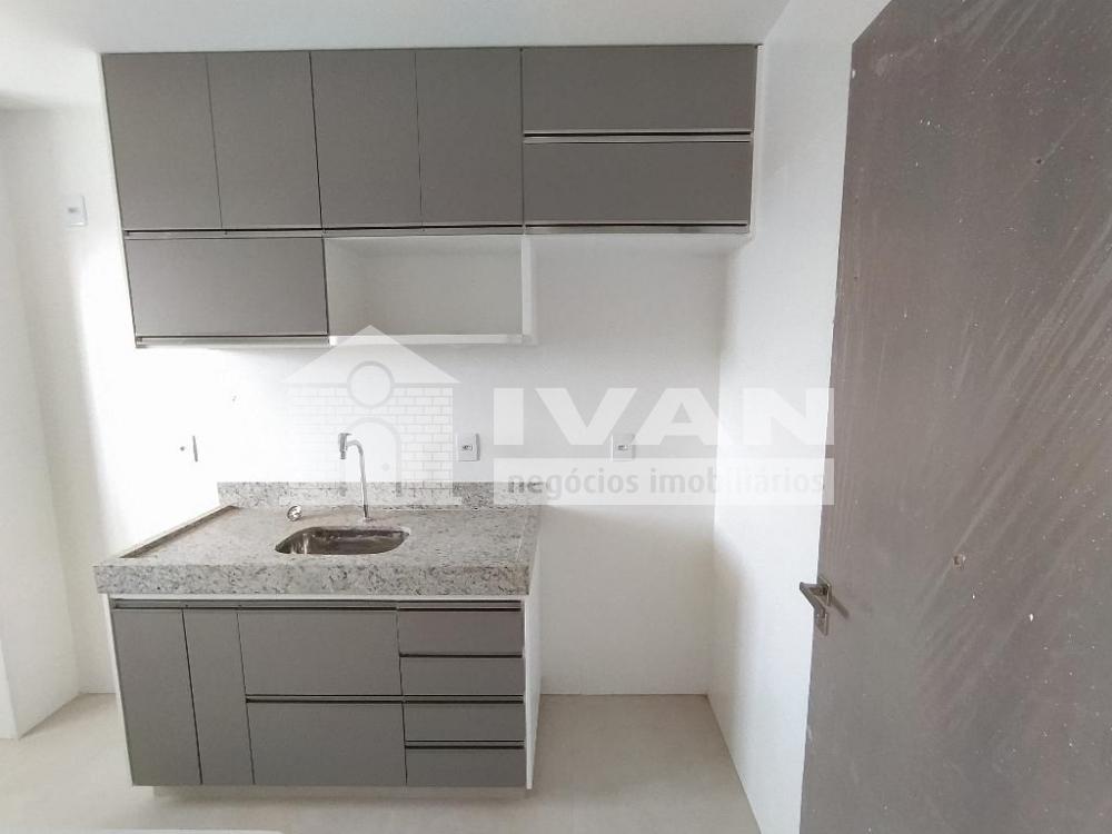 Alugar Apartamento / Padrão em Uberlândia R$ 2.500,00 - Foto 9