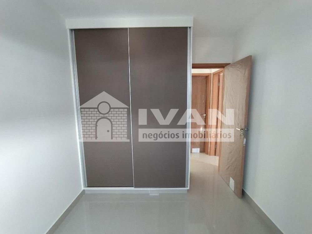 Alugar Apartamento / Padrão em Uberlândia R$ 2.500,00 - Foto 13