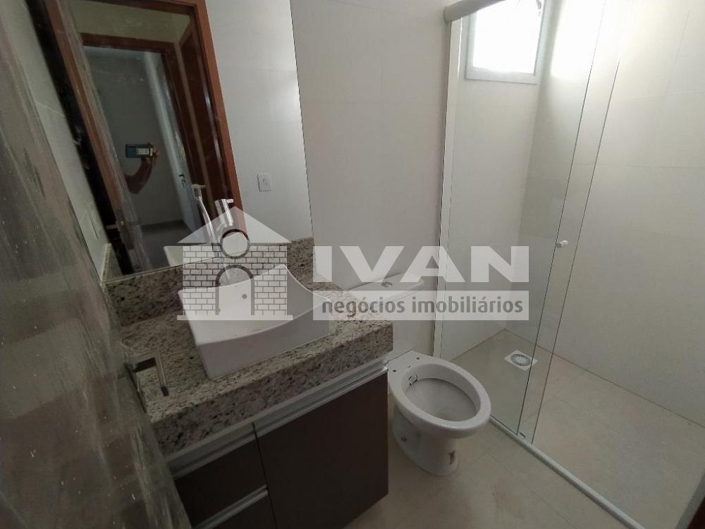 Alugar Apartamento / Padrão em Uberlândia R$ 2.500,00 - Foto 15