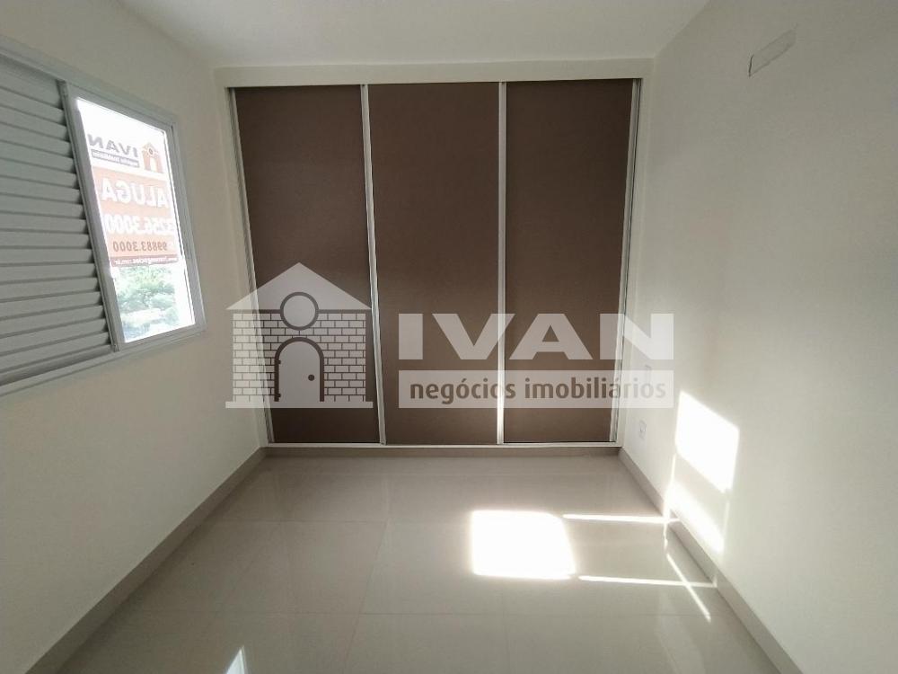 Alugar Apartamento / Padrão em Uberlândia R$ 2.500,00 - Foto 16