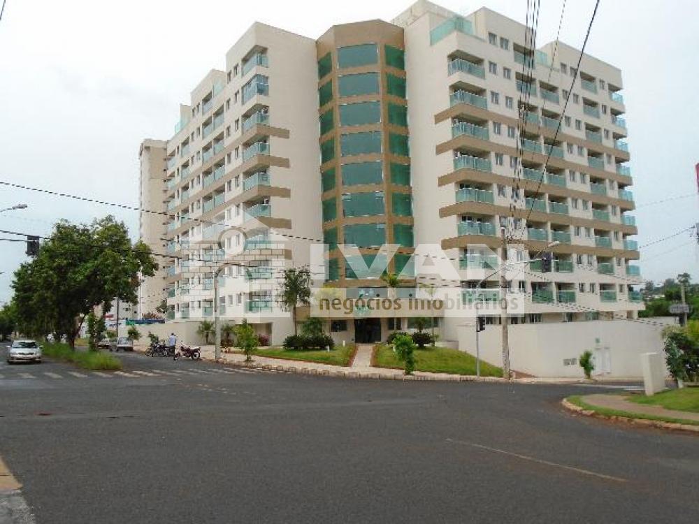 Alugar Apartamento / Loft em Uberlandia R$ 1.500,00 - Foto 2