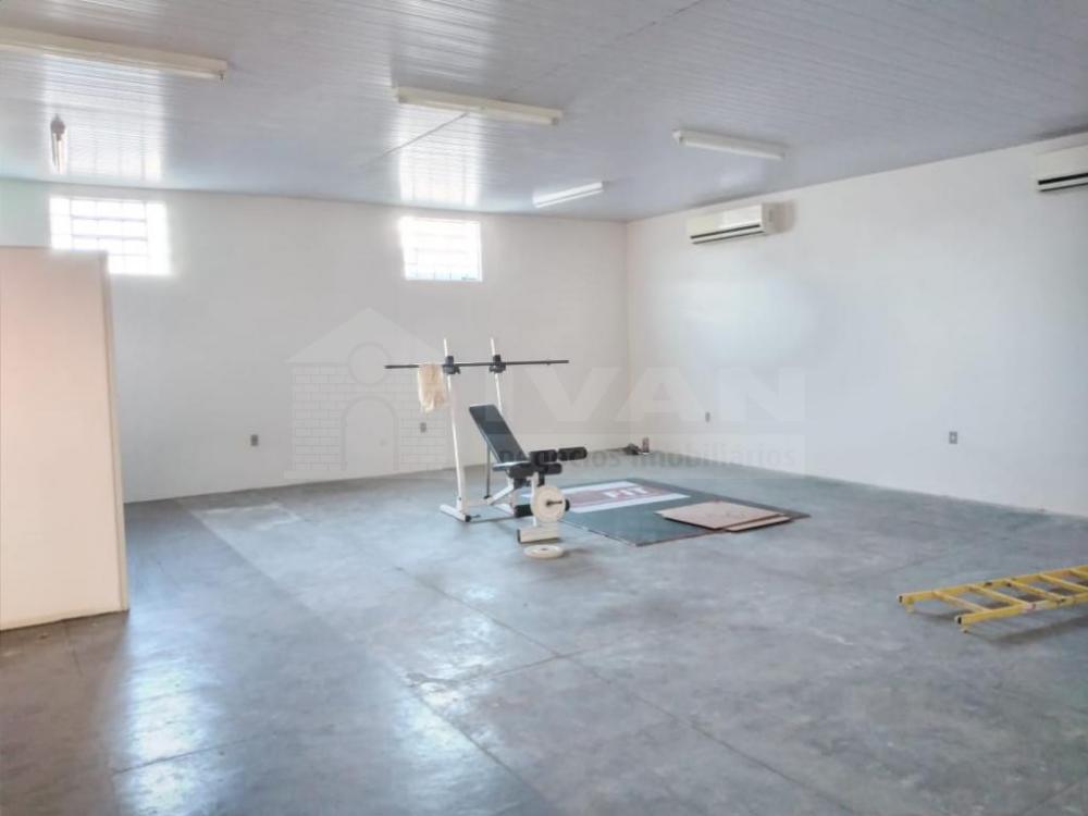 Alugar Comercial / Cômodo em Uberlândia R$ 3.000,00 - Foto 2