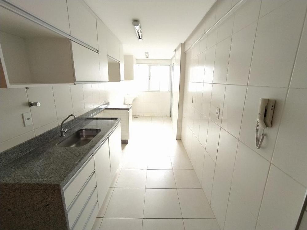 Alugar Apartamento / Padrão em Uberlândia R$ 2.300,00 - Foto 8