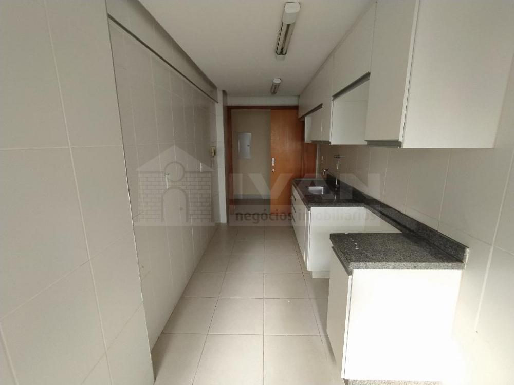 Alugar Apartamento / Padrão em Uberlândia R$ 2.300,00 - Foto 9