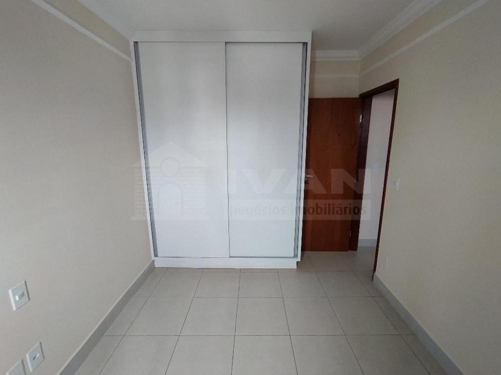 Alugar Apartamento / Padrão em Uberlândia R$ 2.300,00 - Foto 14