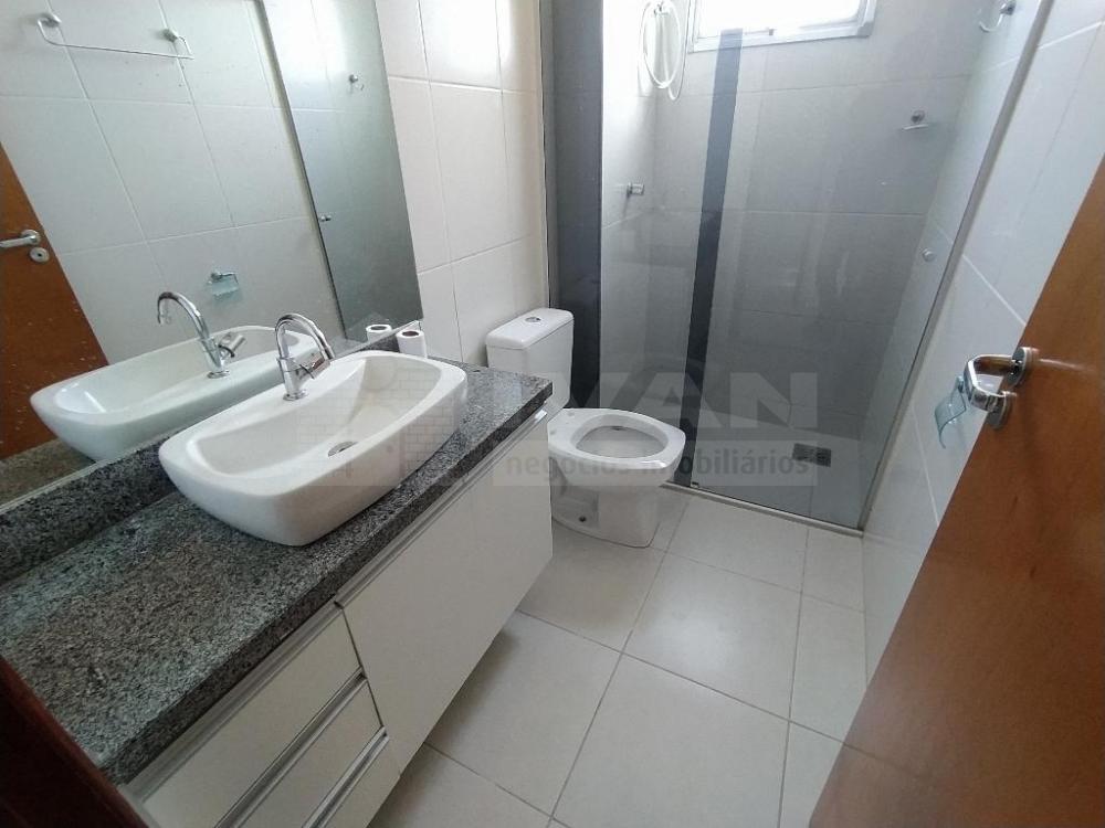 Alugar Apartamento / Padrão em Uberlândia R$ 2.300,00 - Foto 16