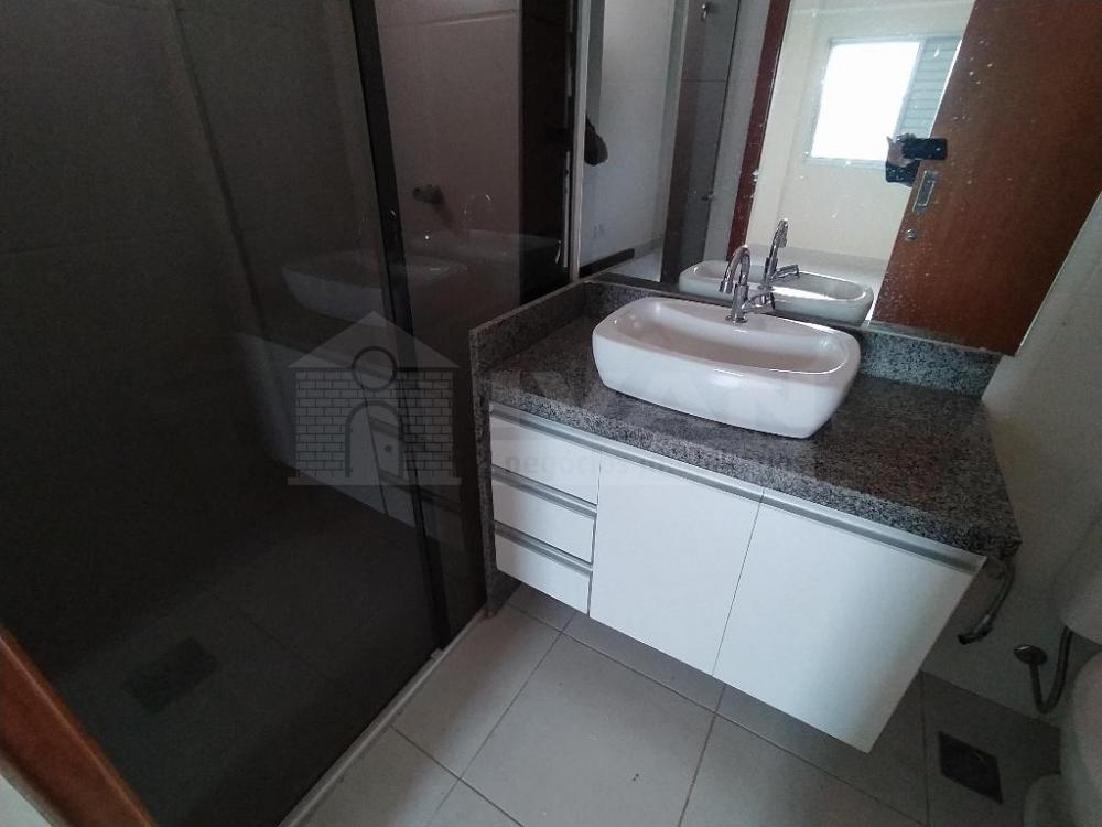 Alugar Apartamento / Padrão em Uberlândia R$ 2.300,00 - Foto 20