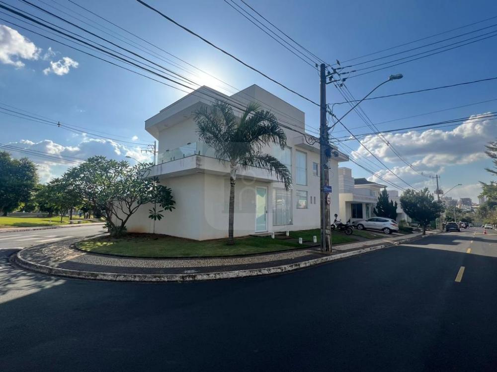 Alugar Casa / Condomínio em Uberlandia R$ 10.000,00 - Foto 2