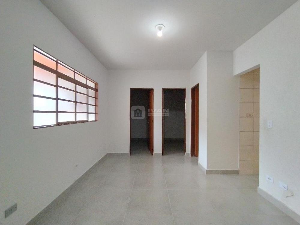 Alugar Casa / Condomínio em Uberlândia R$ 850,00 - Foto 4