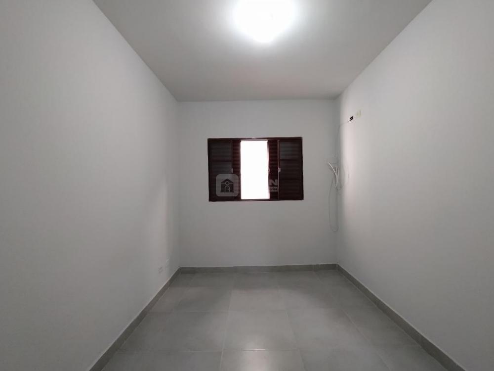 Alugar Casa / Condomínio em Uberlândia R$ 850,00 - Foto 8