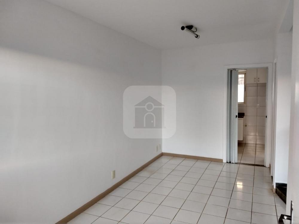 Alugar Casa / Condomínio em Uberlandia R$ 1.800,00 - Foto 6