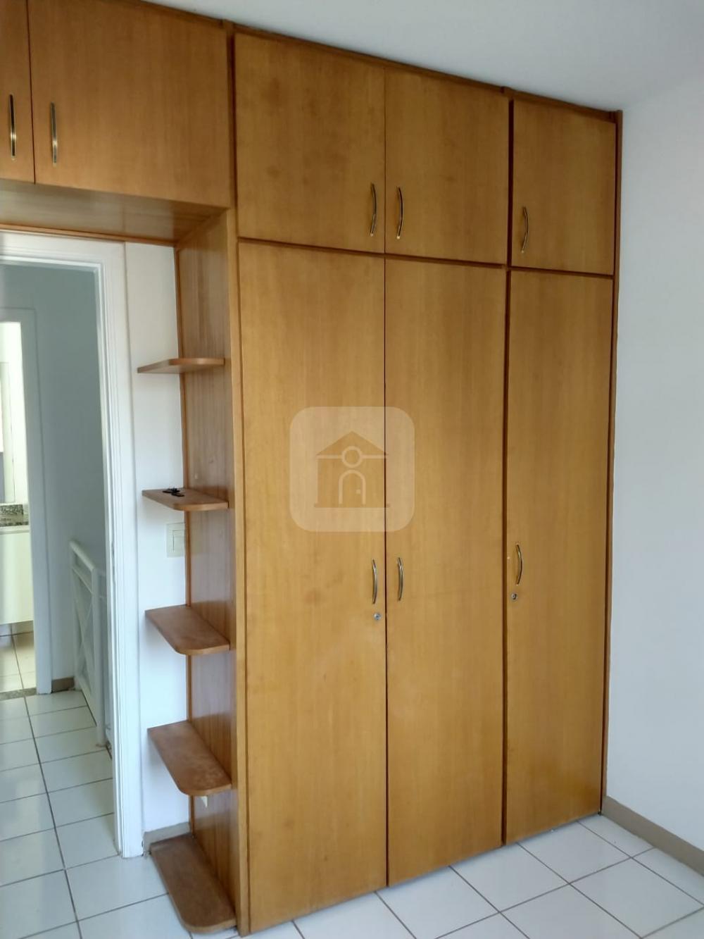 Alugar Casa / Condomínio em Uberlandia R$ 1.800,00 - Foto 11