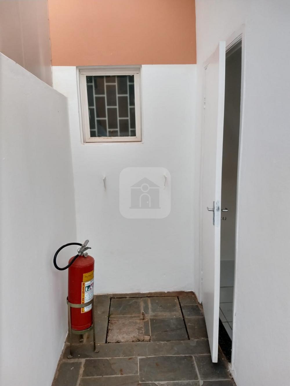 Alugar Casa / Condomínio em Uberlandia R$ 1.800,00 - Foto 22