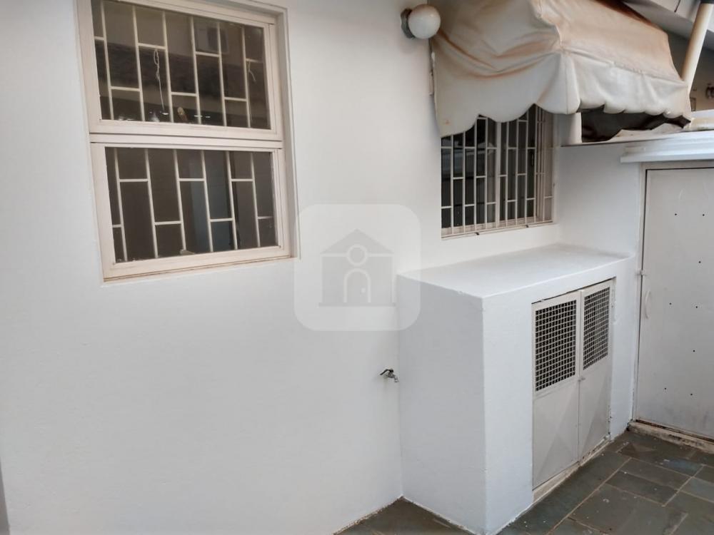 Alugar Casa / Condomínio em Uberlandia R$ 1.800,00 - Foto 23