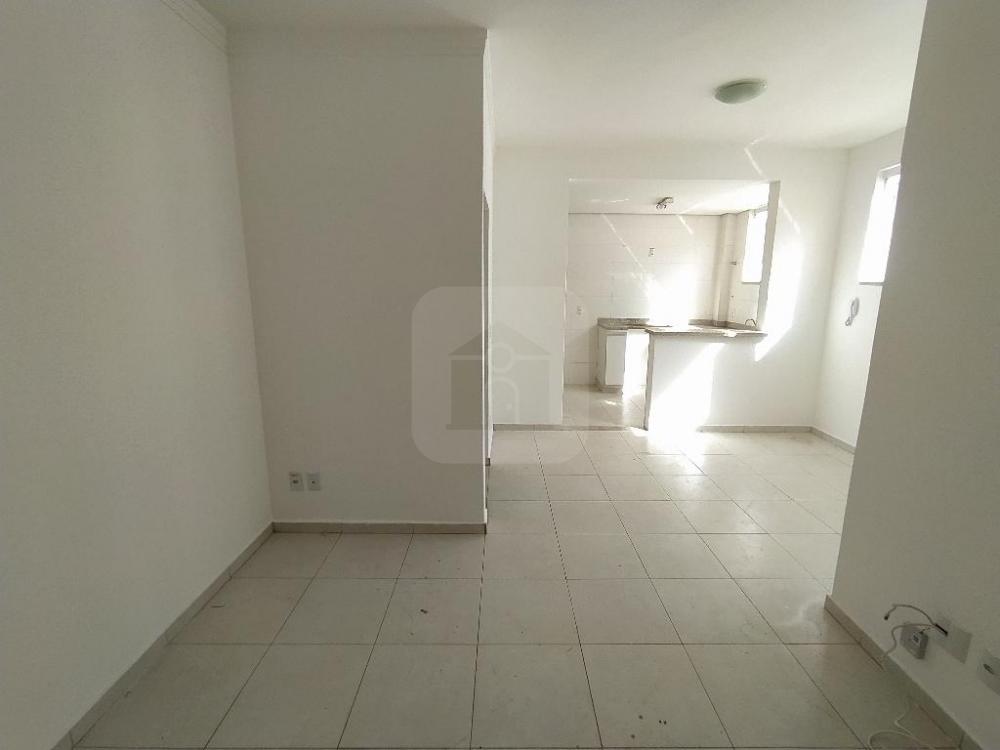 Alugar Apartamento / Padrão em Uberlândia R$ 1.500,00 - Foto 6