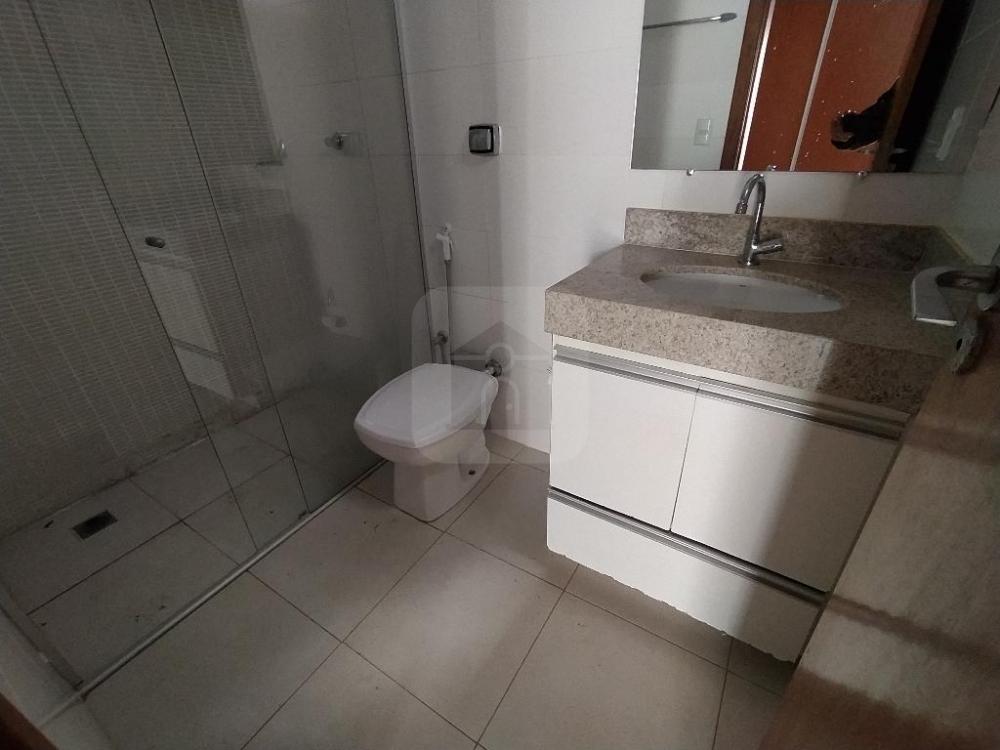 Alugar Apartamento / Padrão em Uberlândia R$ 1.500,00 - Foto 13