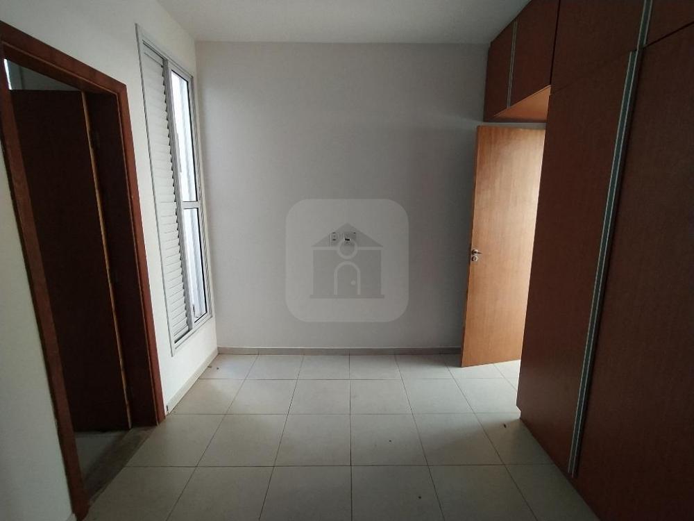 Alugar Apartamento / Padrão em Uberlândia R$ 1.500,00 - Foto 11