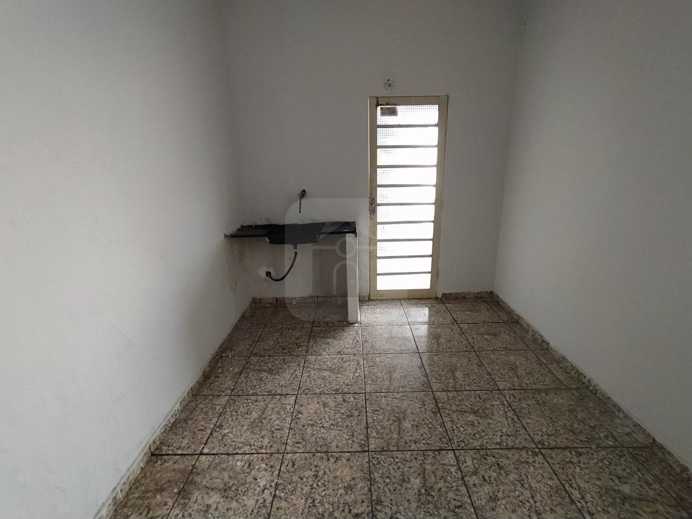 Alugar Casa / Padrão em Uberlândia R$ 900,00 - Foto 8
