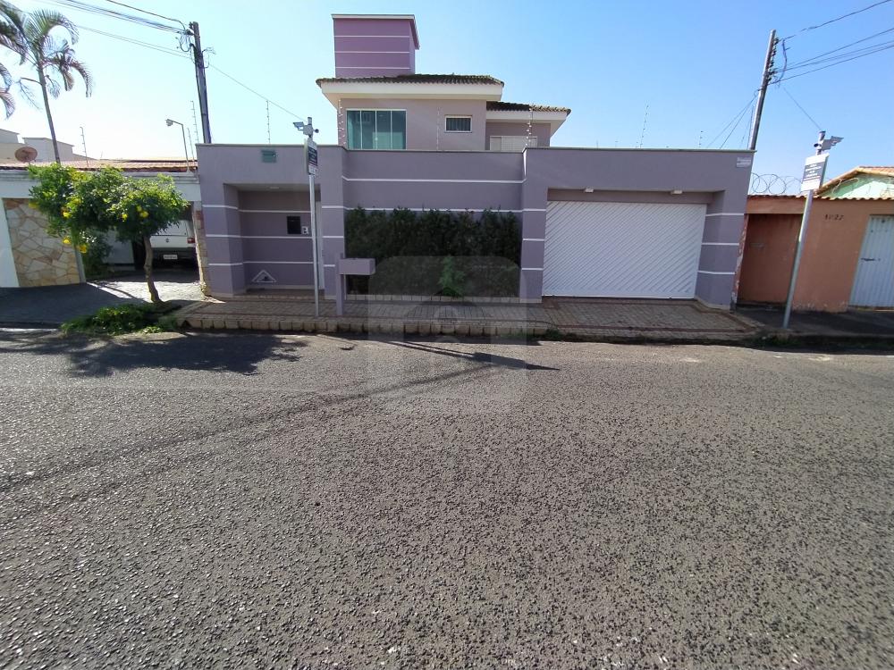 Alugar Casa / Padrão em Uberlândia R$ 4.500,00 - Foto 1 Alugar Casa / Padrão em Uberlândia R$ 4.500,00 - Foto 1