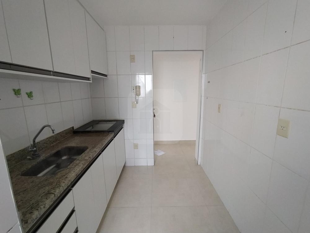 Alugar Apartamento / Padrão em Uberlândia R$ 850,00 - Foto 8