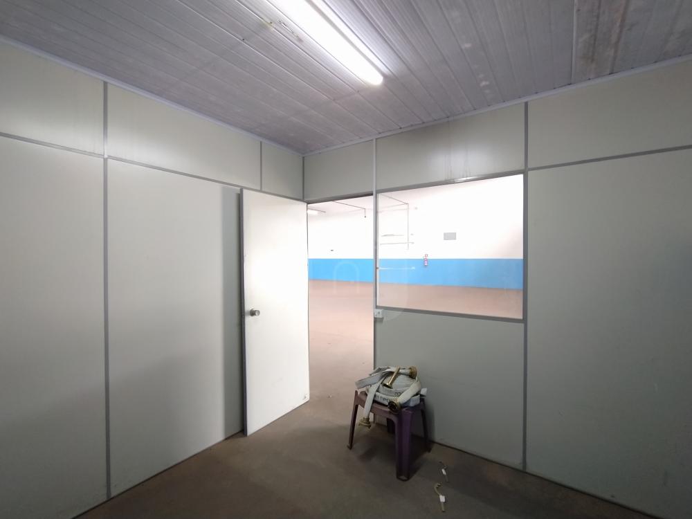 Alugar Comercial / Galpão em Uberlândia R$ 14.000,00 - Foto 14